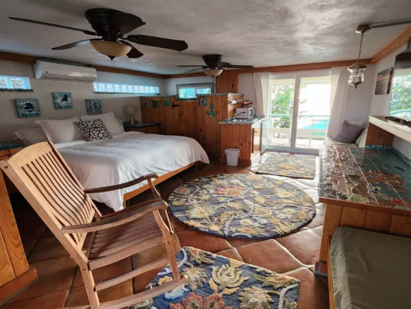 Luxurious Island Retreat with Breathtaking Views in Hope Town